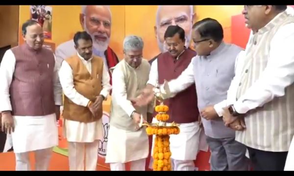 मोदी सरकार के 12 वर्ष पूरे होने पर नितिन नवीन के किया प्रदर्शनी का उद्घाटन