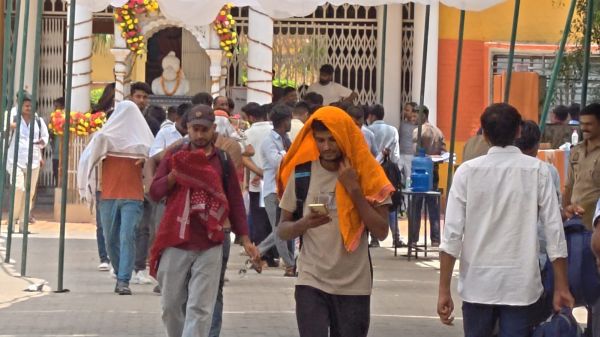 यूपी पुलिस भर्ती परीक्षा संपन्न 56,880 में से 15,271 अभ्यर्थियों ने छोड़ी परीक्षा