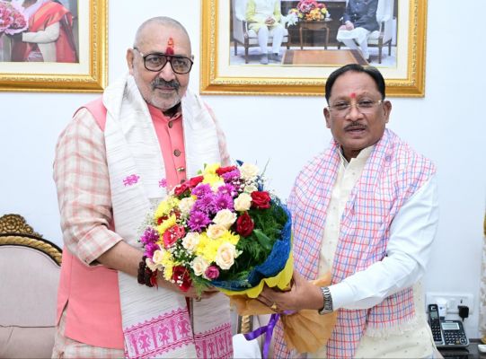 केंद्रीय मंत्री गिरिराज सिंह ने मुख्यमंत्री विष्णुदेव साय से की सौजन्य भेंट