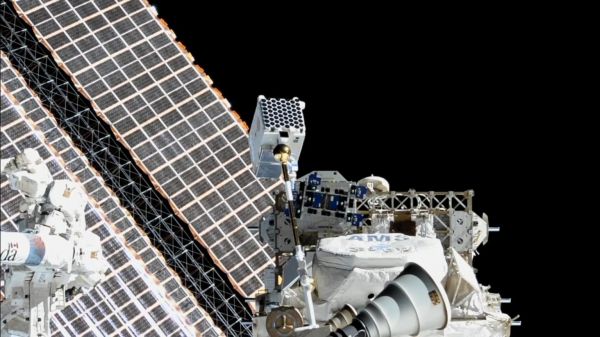 अंतरिक्ष यात्री एनआईसीईआर टेलीस्कोप के प्रकाश रिसाव को सील करने के लिए स्पेसवॉक के लिए तैयार हैं |