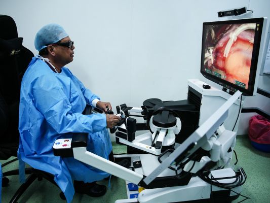 देश के पहले सर्जिकल रोबोट ने 100 सफल कार्डियक सर्जरी कर रचा इतिहास