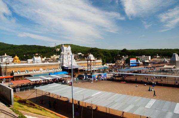 तिरुमाला मंदिर में सुरक्षा और भीड़ की भविष्यवाणी के लिए एआई-संचालित कमांड सेंटर स्थापित