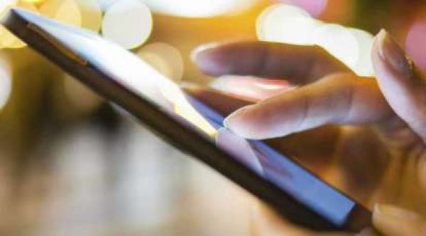 यह संकेत दिखें तो समझ जाएं, फोन हो सकता है खराब &mdash; इन्हें नजरअंदाज करना पड़ सकता है भारी