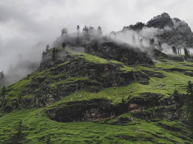  जाखू पहाड़ी: शिमला