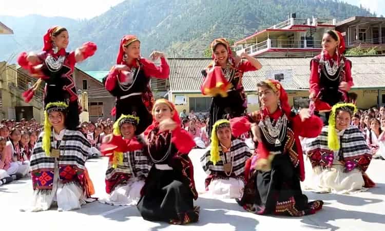 आकर्षक लोक नृत्य - कायांग  