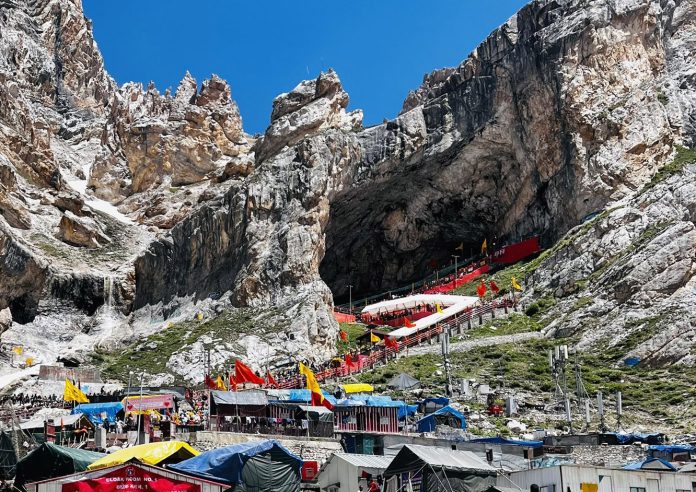 जम्मू के भगवती नगर आधार शिविर से 2,907 अमरनाथ तीर्थयात्रियों का 27वां जत्था रवाना
