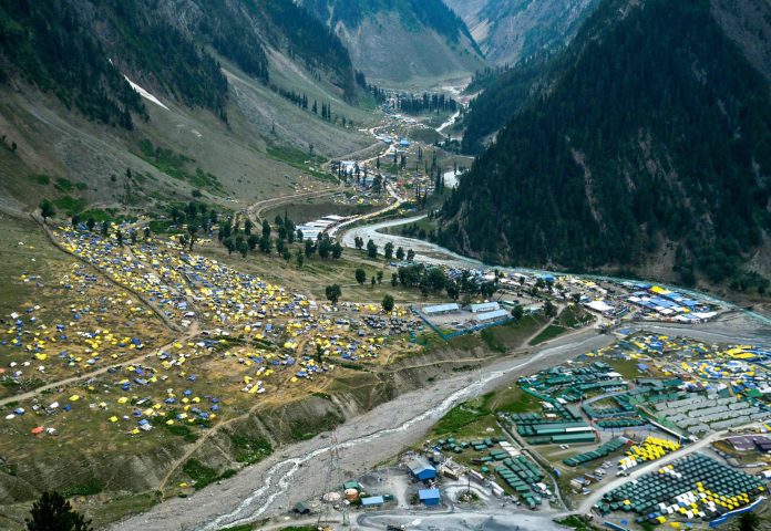 1,873 अमरनाथ तीर्थयात्रियों का जत्था जम्मू से कश्मीर रवाना