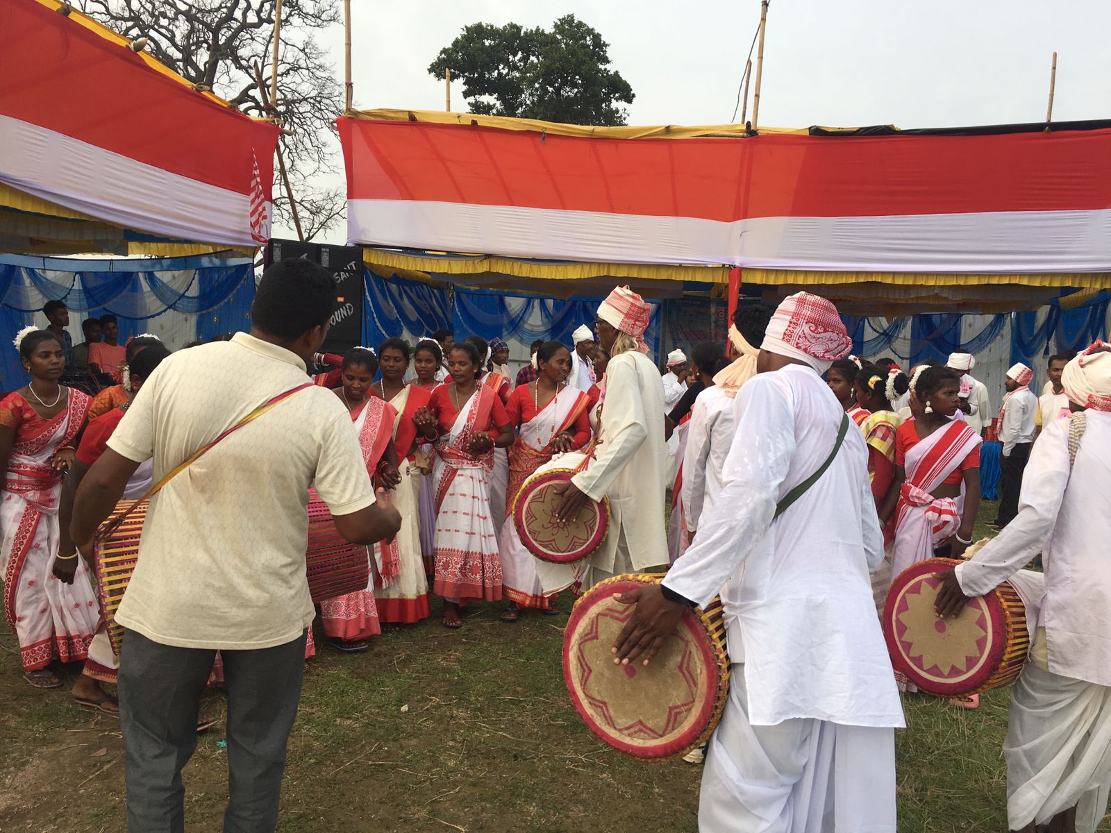 आदिवासियों-मूलवासियों के दिलों में बसा है करमा का त्यौहार 