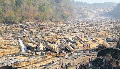 नए साल पर सैलानियों को खूब लुभाता है चतरा का तमासिन जलप्रपात