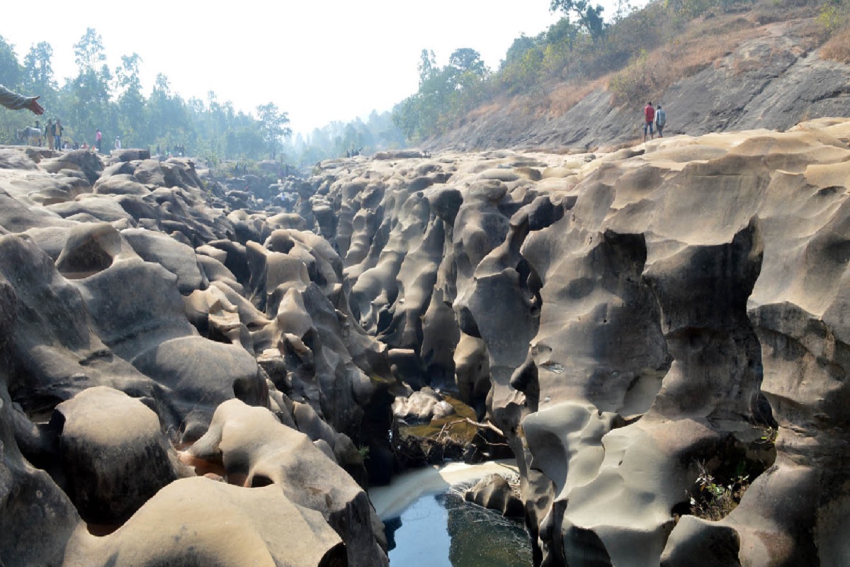  प्रकृति की अद्भुत रचना और सैलानियों का स्वर्ग:  खैवा-बंदारू जलप्रपात !  