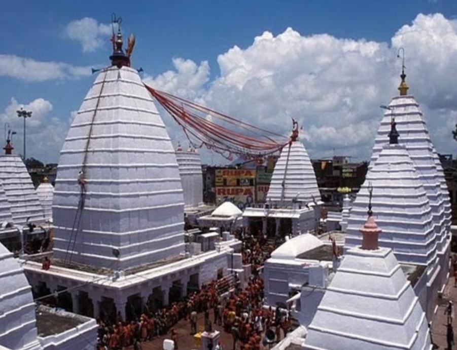 भक्ति का भव्य आगाज़, नववर्ष पर बाबा बैद्यनाथ मंदिर में उमड़ा श्रद्धालुओं का सैलाब ! 