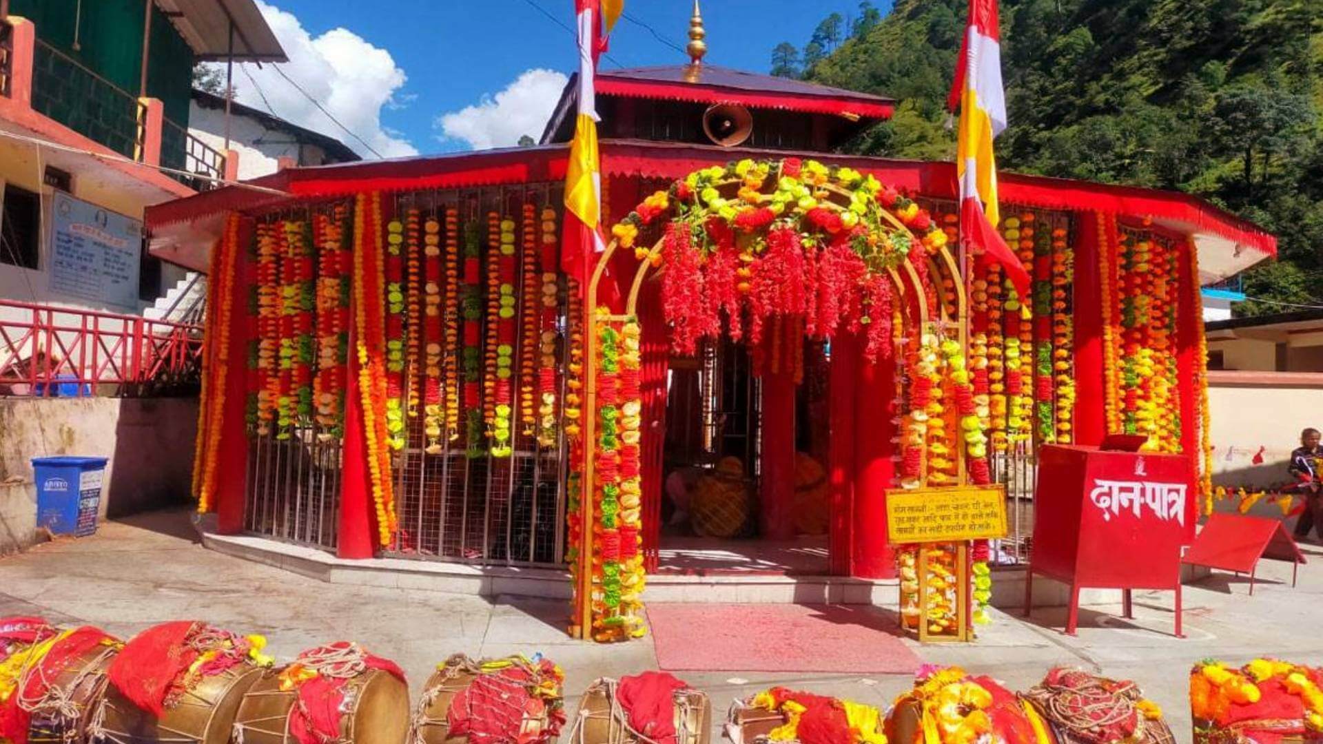  कालीमठ मंदिर में अस्त्र-शस्त्र धारण कर विराजमान मां सरस्वती