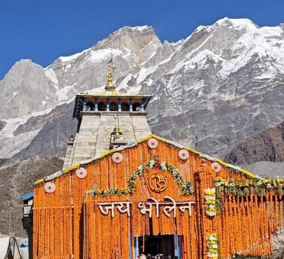  केदारनाथ धाम में नाच गाना के वायरल वीडियो पर अभियोग पंजीकृत