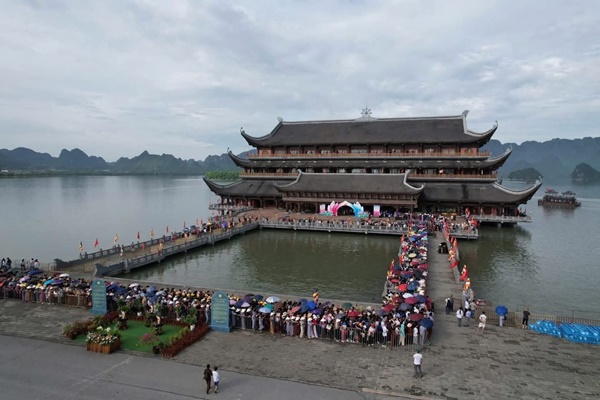 वियतनाम में बुद्ध के पवित्र अवशेषों को 1.78 करोड़ श्रद्धालुओं ने दी श्रद्धांजलि — एकता और आस्था का ऐतिहासिक प्रतीक