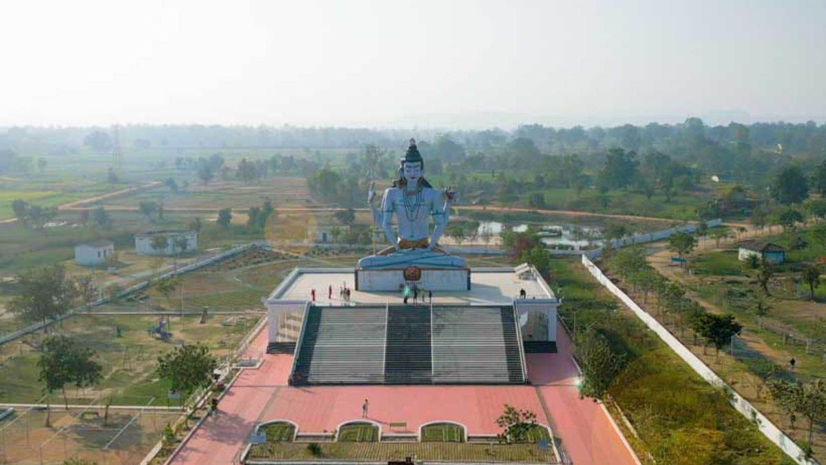  भगवान राम के पदचिन्हों में बसा तातापानी, गर्म जल कुंडों और भगवान शिव की भव्य प्रतिमा का अद्वितीय संगम