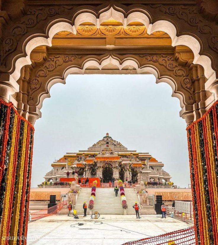 रामनगरी में गूंजा "हर-हर महादेव", वशिष्ठ फाउंडेशन ने आयोजित किया भव्य रुद्राभिषेक