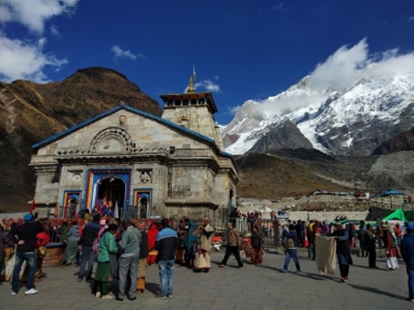उत्तराखंड: चारधाम यात्रा फिर से शुरू, गंगोत्री और यमुनोत्री मार्ग अभी भी बंद