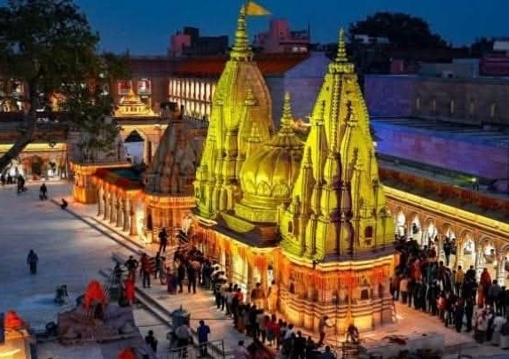 वाराणसी में सुबह का तापमान न्यूनतम नौ डिग्री, श्रीकाशी विश्वनाथ के भक्तों की श्रद्धा पर कोई असर नहीं