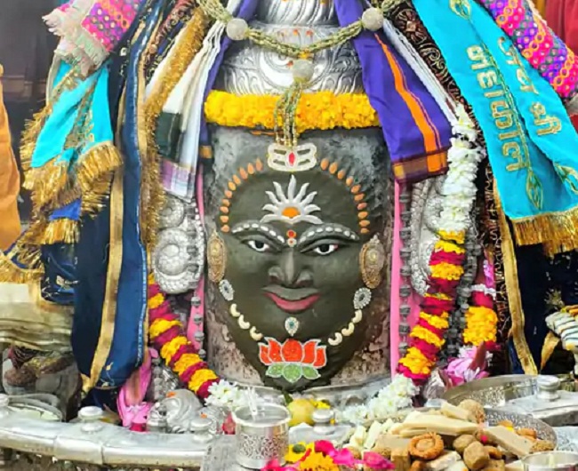 मप्र के उज्जैन में मकर संक्रांति पर भगवान महाकाल का तिल के तेल से हुआ अभिषेक