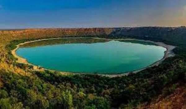 रहस्यमयी है महाराष्ट्र के बुलढाणा की लोनार क्रेटर झील