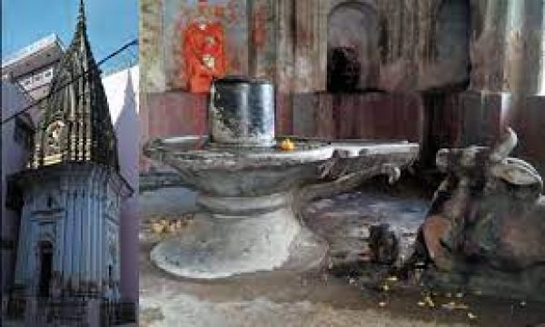 हमीरपुर स्थापना काल की याद दिलाता है यमुना के किनारे स्थित शिव मंदिर