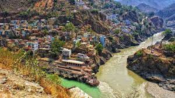 सतोपंथ और भागीरथी खरक हिमनदी (ग्लेशियर) का संगम है - अलकनंदा नदी