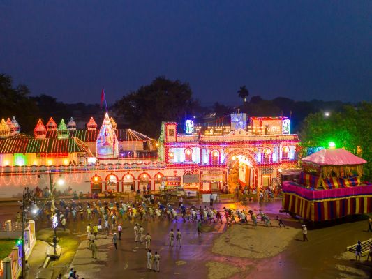 जगदलपुर : आदिवासी इंजीनियरिंग की मिसाल है बस्तर दशहरा का दुमंजिला विशाल रथ