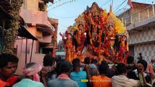 खूंटी जिले में आज भी कायम है देवी-देवताओं की मूर्तियों को कंधे पर ढोकर लाने की परंपरा