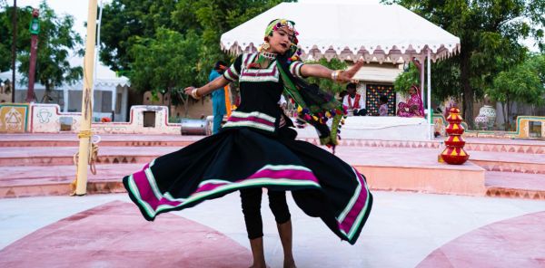 राजस्थान समुदाय के सम्मान और प्रतिष्ठा से संबंधित है-कालबेलिया नृत्य
