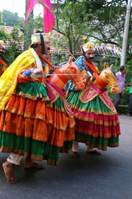 योद्धा का प्रतिनिधित्व करता है- घोडे मोदनी नृत्य 