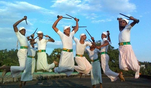 केरल का कोलकली नृत्य 