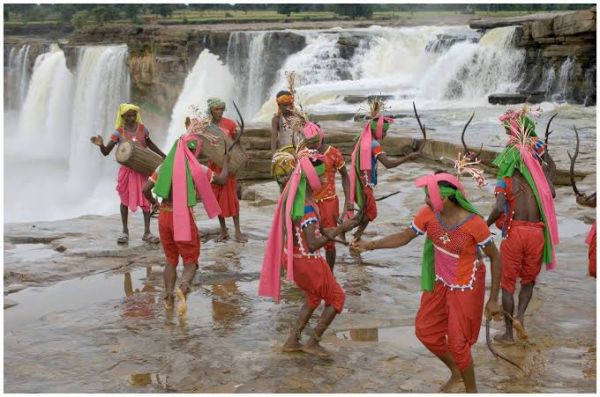 आदिम संस्कृति और सभ्यता के लिए प्रसिद्ध बस्तर के अनेक नृत्यकलाएं 