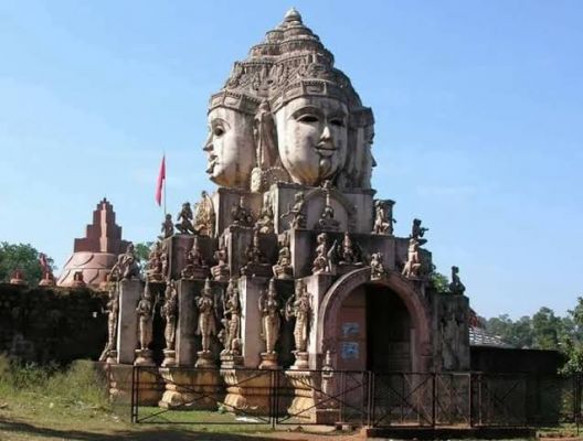 धार्मिक त्रिमुखी मंदिर - अमरकंटक 