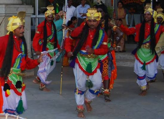 कर्नाटक के विभिन्न कला रूपों में से एक आकर्षक नृत्य वीरागसे 
