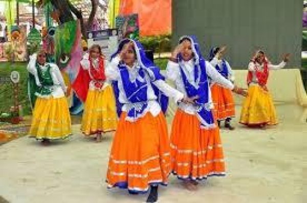 दिनोद के लोकगीतों में हरियाणवीं संस्कृति की झलक