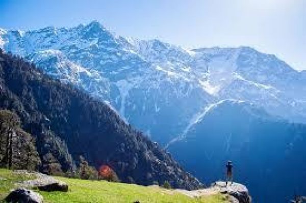 धर्मशाला में सबसे खूबसूरत जगहों में से एक है- त्रिउंड हिल