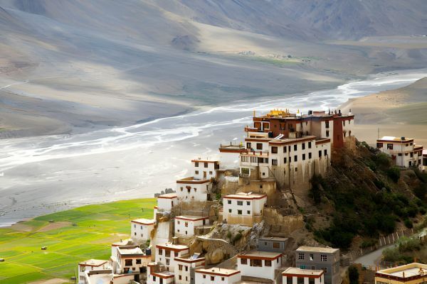 प्रकृति के गोद में एक अनोखा परिदृश्य प्रस्तुत करती है स्पीति घाटी    