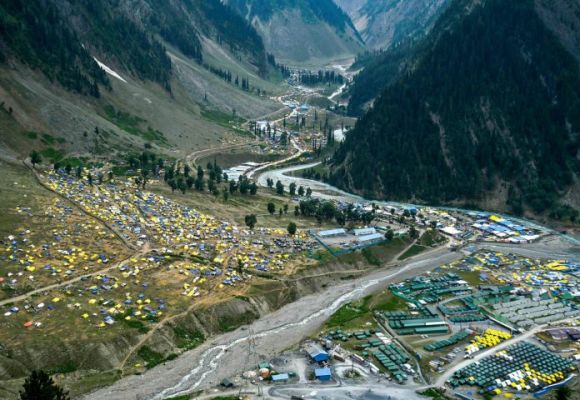 1,873 अमरनाथ तीर्थयात्रियों का जत्था जम्मू से कश्मीर रवाना