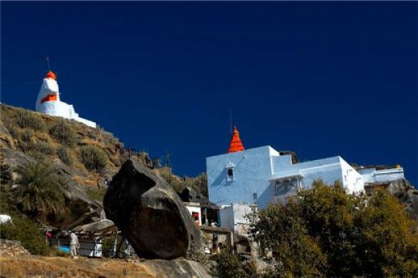 राजस्थान की तपती गर्मी में भी ठंड का अहसास दिलाती है गुरु शिखर, यहां दिखती है अद्भुत रोशनी! 