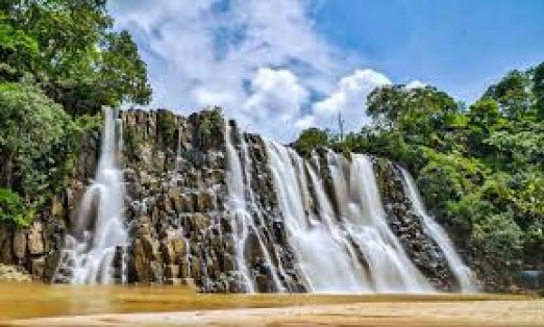 रमदहा जलप्रपात: मनेन्द्रगढ़ जिले का लोकप्रिय पर्यटन स्थल 