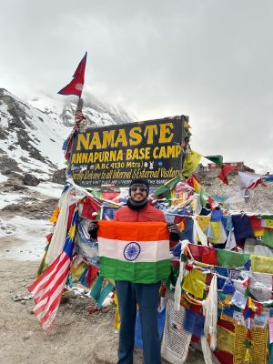  रक्सौल के प्रतीक ने समुद्र तल से 4130 मीटर ऊँचे नेपाल के अन्नपूर्णा बेस कैम्प पर लहराया तिरंगा