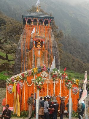  श्रद्धा और आस्था के साथ खुले द्वितीय केदार मद्महेश्वर मंदिर के कपाट