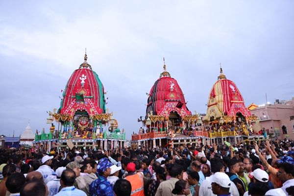पुरी में ‘सुना बेशा’ के दिव्य दर्शन के लिए उमड़े लाखों भक्त, भगवान जगन्नाथ स्वर्ण आभूषणों में सजे