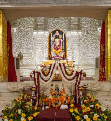 श्रीराम जन्मभूमि में झूलनोत्सव : सोने के झूले पर विराजे रामलला