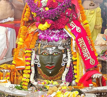  मप्र के उज्जैन में भगवान महाकाल का भस्म आरती में राजा स्वरूप में श्रृंगार, शाम को निकलेगी शाही सवारी