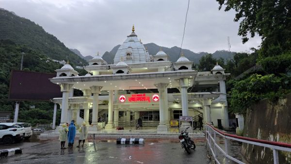 माता वैष्णो देवी यात्रा रविवार से फिर से शुरू होगी