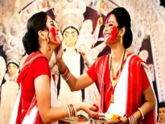 दशमी पर बंगाल की खास परंपरा - "सिंदूर खेला"