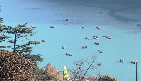 सरोवरनगरी में सप्ताहांत पर उमड़े सैलानी