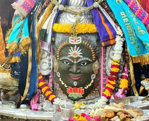 मप्र के उज्जैन में मकर संक्रांति पर भगवान महाकाल का तिल के तेल से हुआ अभिषेक