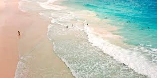 दुनिया के 5 सबसे खूबसूरत गुलाबी रेत वाले बीच, एक बार ज़रूर जाना चाहिए 